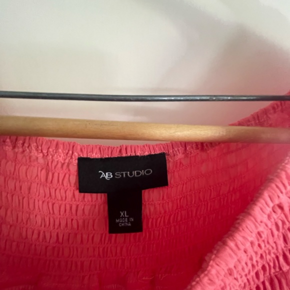 Embroidered peach chiffon top - Picture 3 of 4